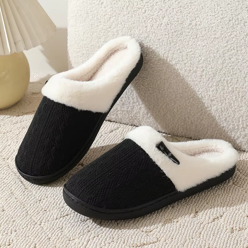 NOA - Pantuflas planas con detalle de botón y forro de pelo para mujer