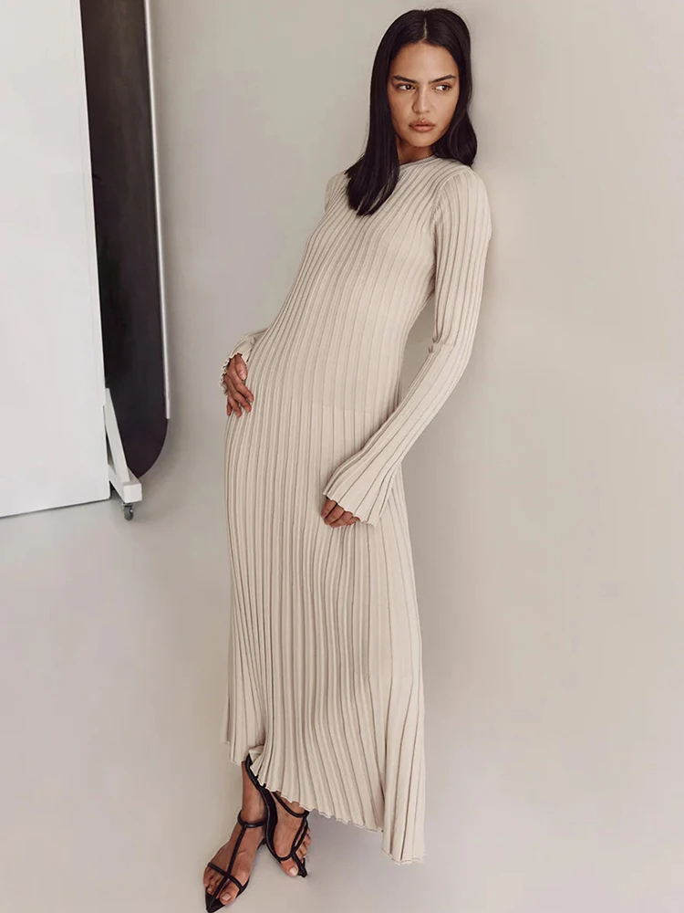 NEUS - Vestido largo ajustado de punto con diseño plisado y tela elástica para mujer