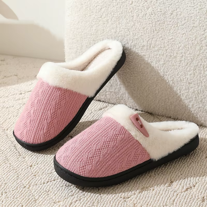 NOA - Pantuflas planas con detalle de botón y forro de pelo para mujer