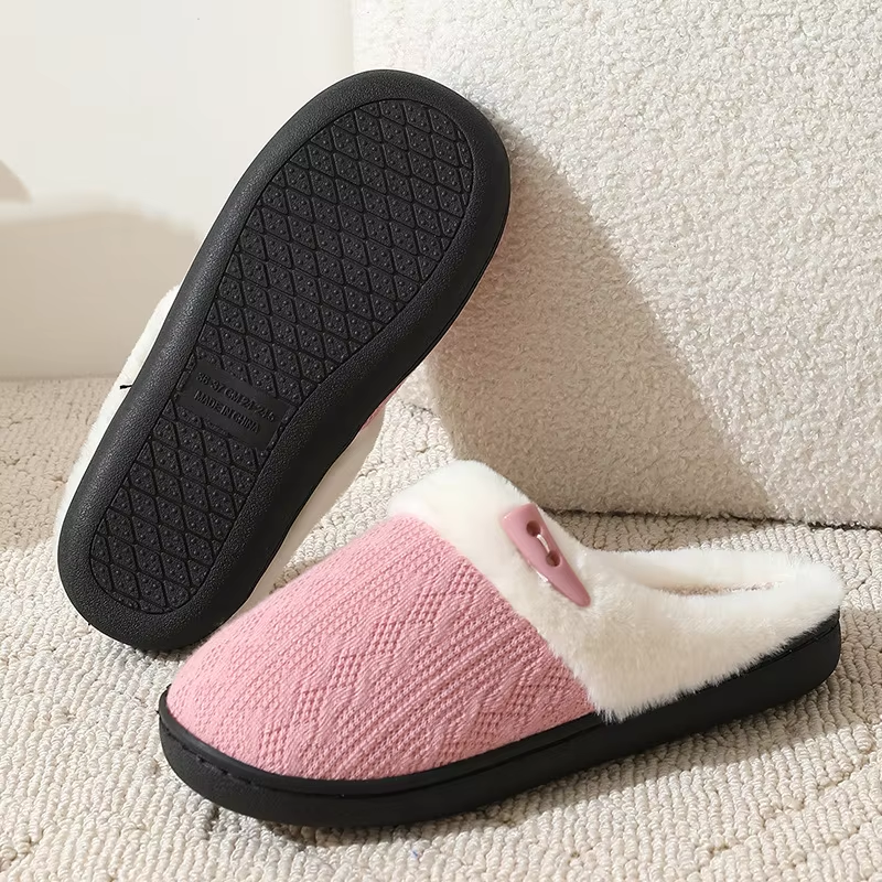 NOA - Pantuflas planas con detalle de botón y forro de pelo para mujer