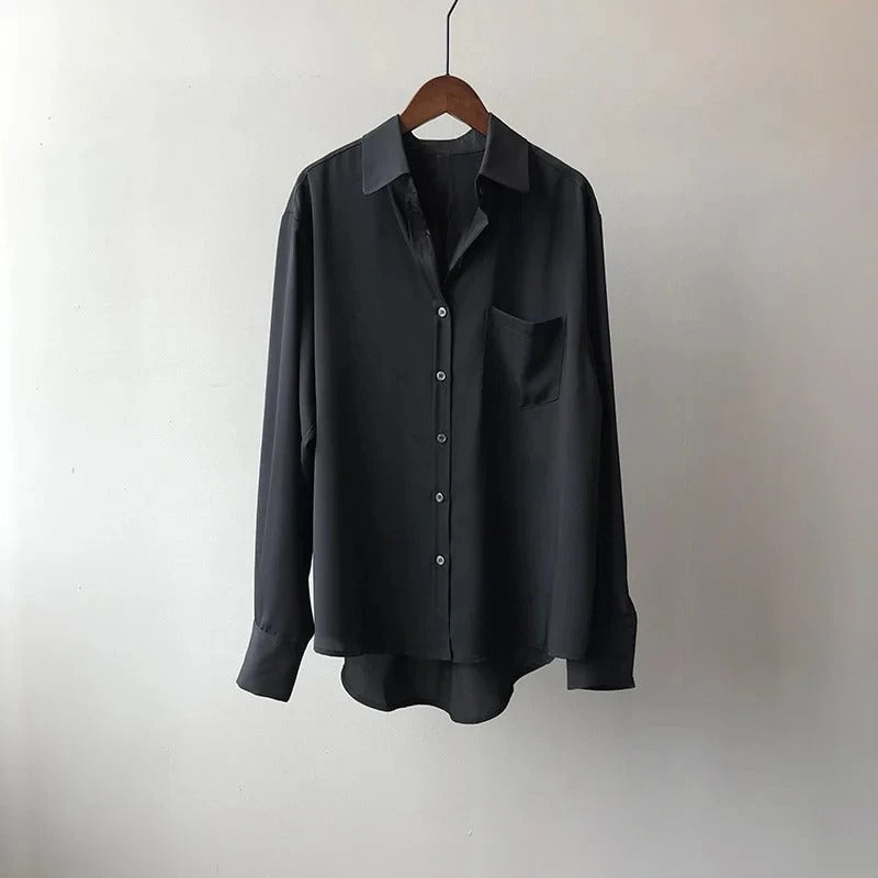 Blusa de satén sedoso con corte clásico y estilo refinado – DALIA