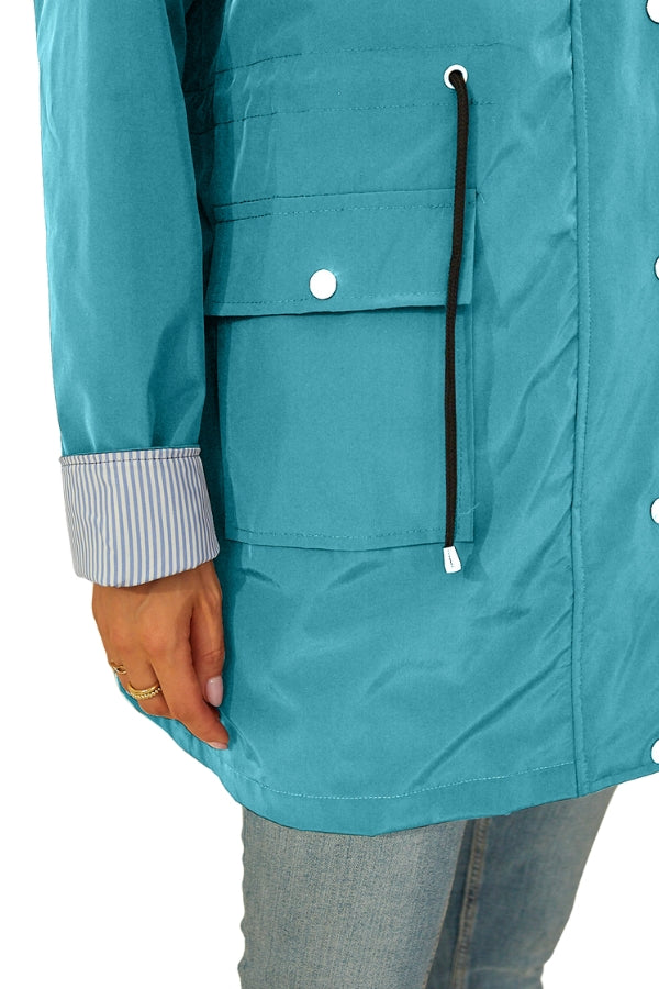 Chaqueta ligera para mujer con capucha y cordón ajustable – TAMIRA LightShield