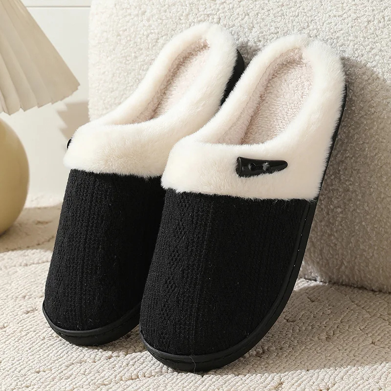 NOA - Pantuflas planas con detalle de botón y forro de pelo para mujer