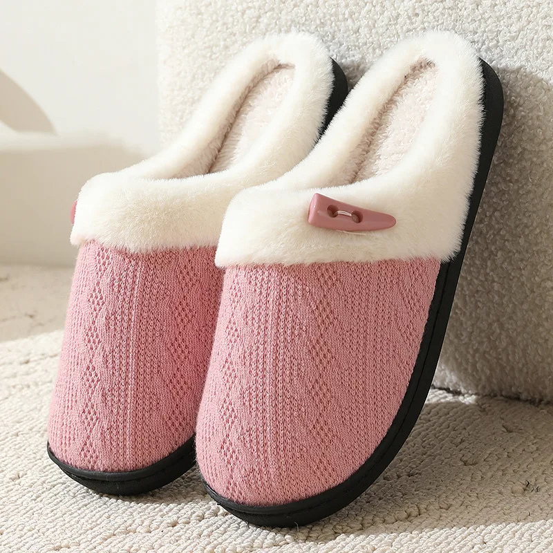 NOA - Pantuflas planas con detalle de botón y forro de pelo para mujer