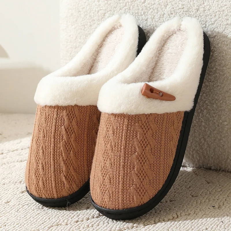 NOA - Pantuflas planas con detalle de botón y forro de pelo para mujer