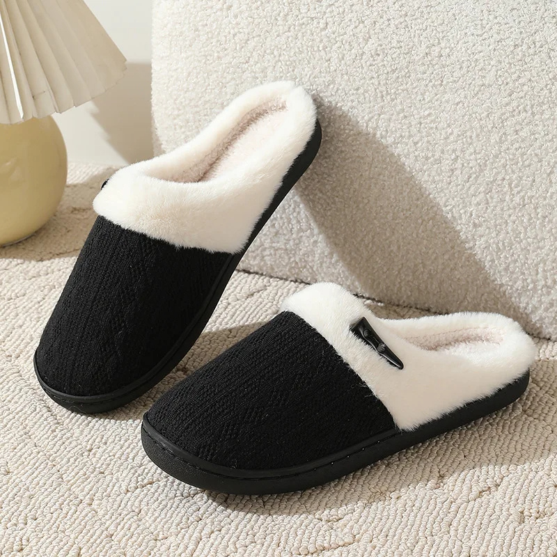 NOA - Pantuflas planas con detalle de botón y forro de pelo para mujer