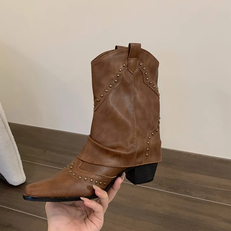 LLORENÇA - Botines western con tachuelas y tacón medio para mujer