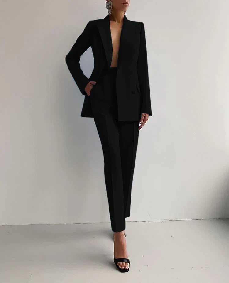 Traje femenino de blazer cruzada y pantalón entallado – VALÉRIA