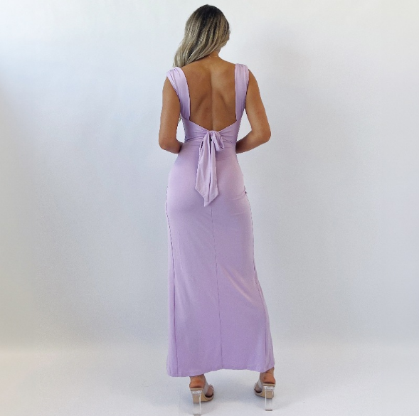 Vestido elegante de mujer con corte entallado y detalles sutiles – MILUA GraceLine
