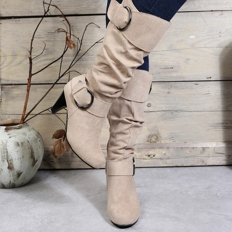 CELINE - Botas altas con puntera puntiaguda y detalle de hebilla para mujer