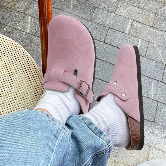 Sandalias tipo zueco en ante rosa con tacón cómodo – SUMARIA