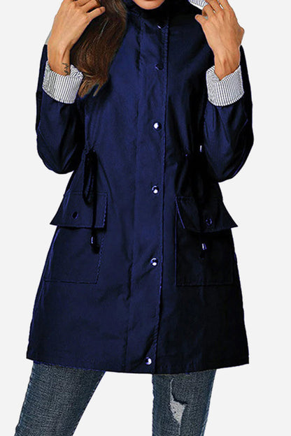 Chaqueta ligera para mujer con capucha y cordón ajustable – TAMIRA LightShield