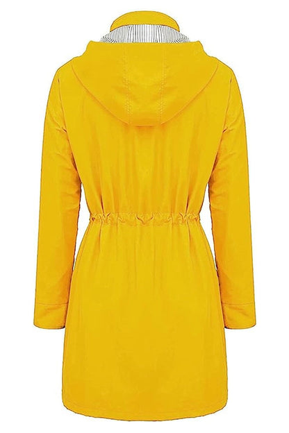 Chaqueta ligera para mujer con capucha y cordón ajustable – TAMIRA LightShield