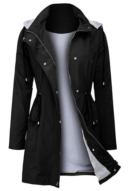 Chaqueta ligera para mujer con capucha y cordón ajustable – TAMIRA LightShield