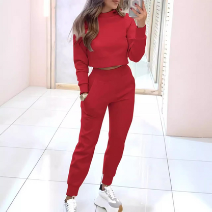 Conjunto athleisure de dos piezas con top corto y pantalón cómodo – LÉNA ActiveEase