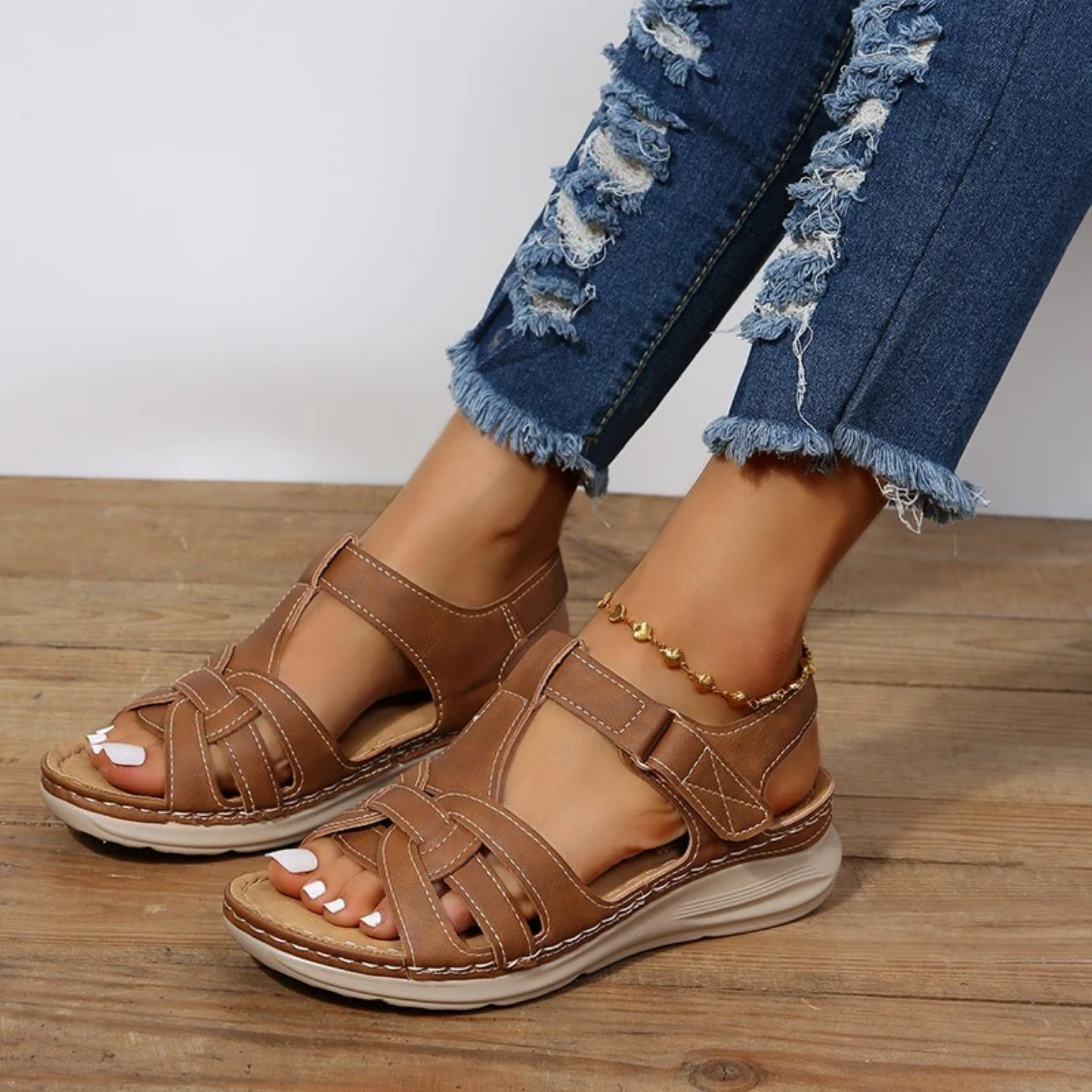 Sandalias de ante en negro y marrón con tacón cómodo – SUMERIA