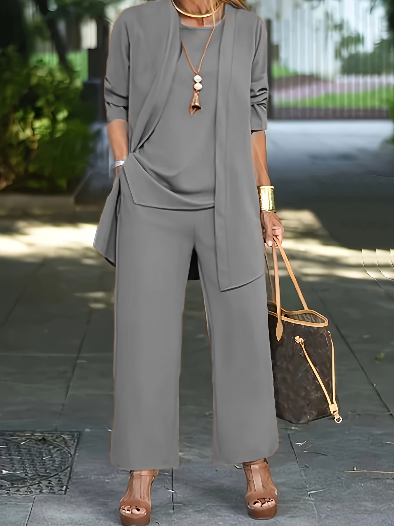 Conjunto chic de tres piezas con blazer, top y pantalón – LAYARA