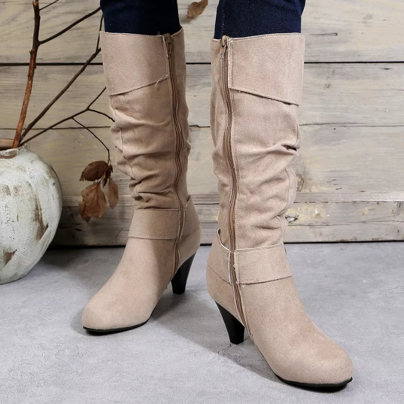 CELINE - Botas altas con puntera puntiaguda y detalle de hebilla para mujer