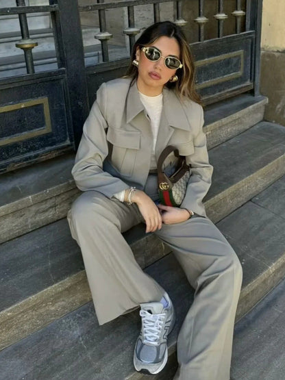 Conjunto moderno de dos piezas para mujer con diseño primaveral – LYVIA SpringLine