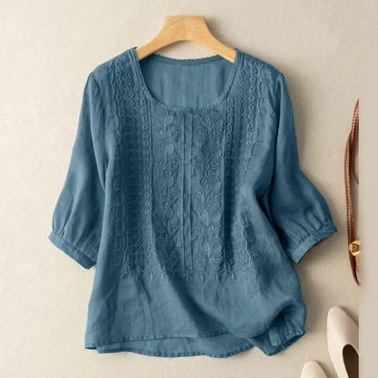 Blusa relajada con bordados artesanales y tejido ligero – AURORA