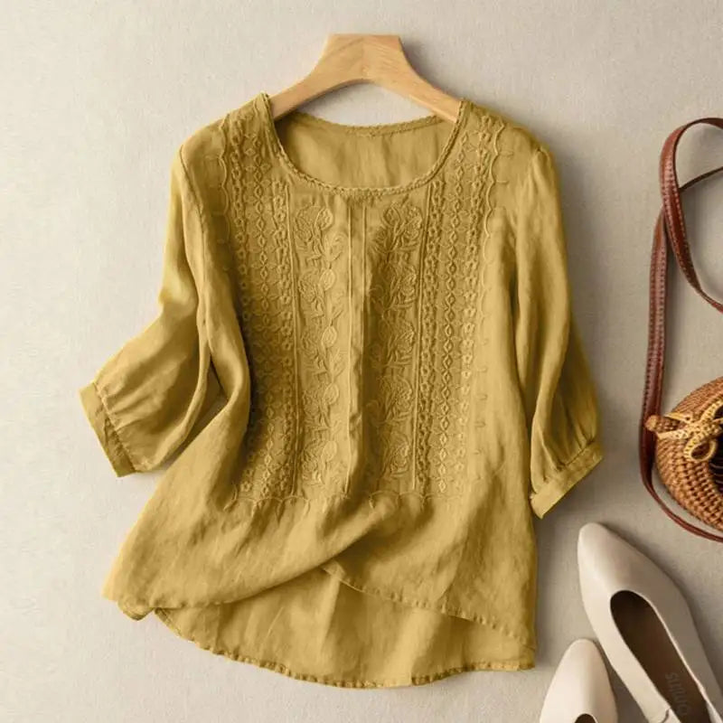 Blusa relajada con bordados artesanales y tejido ligero – AURORA