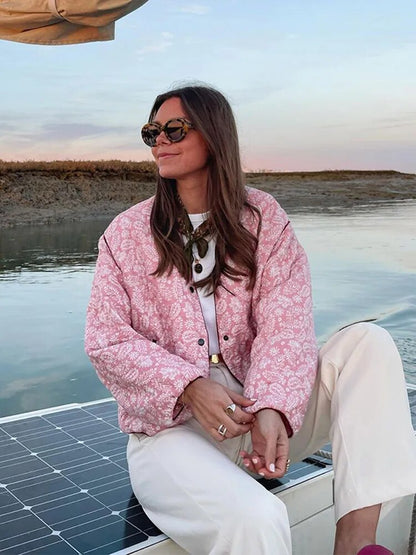 BLOSSOM – Chaqueta acolchada boho para mujer con encaje y estampado en tonos rosados