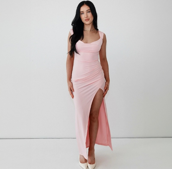 Vestido elegante de mujer con corte entallado y detalles sutiles – MILUA GraceLine