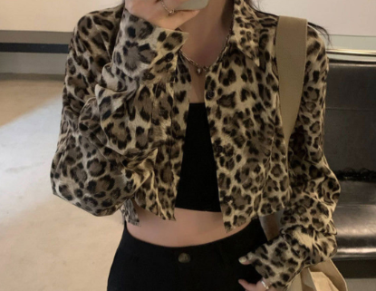 DALILA - Chaqueta corta con estampado de leopardo para mujer